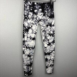 Vitesse Athletics Black & White Watercolor Leggings